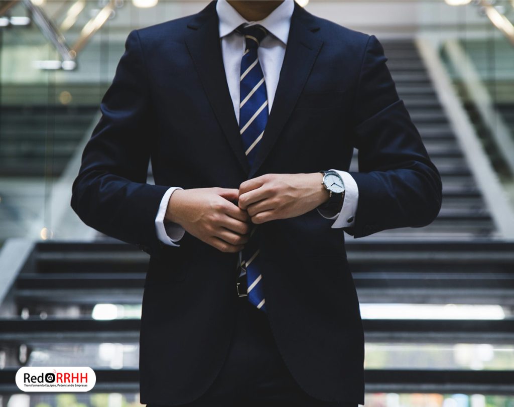 El principal valor agregado de administrar el Rol Privado de manera independiente radica en garantizar un nivel superior de confidencialidad y resguardo de la información sensible relacionada con las remuneraciones, beneficios y compensaciones del equipo ejecutivo. Esta gestión separada permite mantener la discreción necesaria en los procesos internos, evitar conflictos de interés, asegurar el cumplimiento normativo y fortalecer la confianza dentro de la organización, protegiendo la información estratégica del más alto nivel directivo.